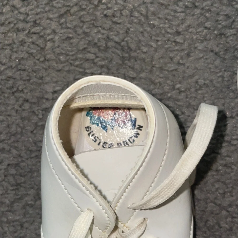 Buster Brown classic white